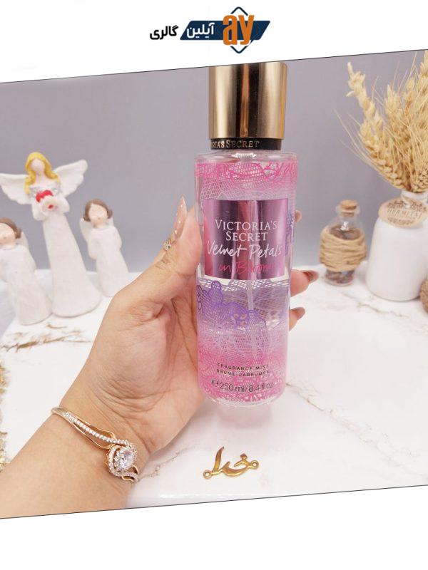 بادی اسپلش 250 ml ویکتوریا سکرت مدل Body Splash Velvet Petals اورجینال