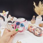 آینه چوبی دایره ای مدل دخترانه طرح سوم