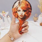 آیینه چوبی دسته دار طرح گرد