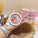 اسکراب شنی صورت و بدن رایحه توت فرنگی هدی بیوتی HUDABEAUTY کد 826020