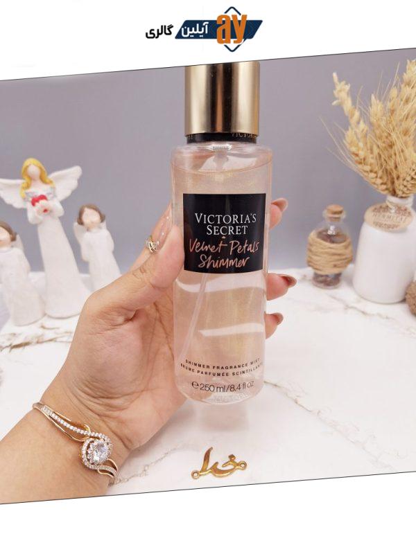 بادی اسپلش 250 ml ویکتوریا سکرت مدل Velvet Petals Shimmer اورجینال