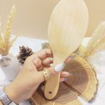 برس مو بامبو کف کرمی دندانه چوبی بیضی سایز بزرگ | فروش عمده