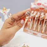 لیپ گلاس ورق طلا طرح لب برند OOIDEN ROSE کد 1348