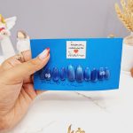 ناخن مصنوعی با مواد کاشت درجه 1 رنگ آبی کاربنی طرح پاپیون