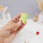 ناخن مصنوعی با مواد کاشت درجه ۱ طرح گلبرگ رنگ کرم و زرد (به همراہ پک اختصاصی)