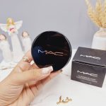 پودر فیکس سه طبقه به همراه پنکک خشک و چرب برند مک کارتن مشکی کد  2706B