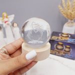 گوی کریستالی چراغدار با پایه چوبی (مناسب چراغ خواب) ارسال طرح رندم