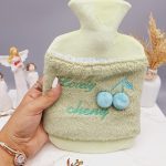 کیسه آبگرم مخملی سایز متوسط طرح گیلاسی وارداتی