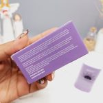 ضد آفتاب بی رنگ استیکی SPF 50 مناسب در برابر آفتاب با رایحه اسطوخودوس کد AB010
