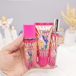 پک 3 تایی بادی اسپلش و لوسیون و عطر قلمی فوق العاده خوشبو و ماندگار برند پینک این سویت کد 3206