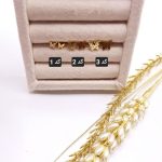 گوشواره میخی طرح پروانه طلایی استیل