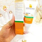 کرم ضدآفتاب بی رنگ مخصوص پوست چرب و مختلط و مستعد جوش لاروش پوزای SPF50 کد 6430