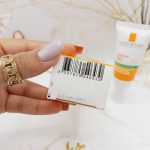 کرم ضدآفتاب بی رنگ مخصوص پوست چرب و مختلط و مستعد جوش لاروش پوزای SPF50  کد 6430