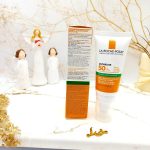 کرم ضدآفتاب بی رنگ مخصوص پوست چرب و مختلط و مستعد جوش لاروش پوزای SPF50 کد 6430