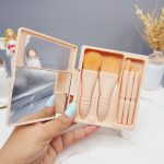 ست براش پر تراکم آینه دار و باکس دار رنگ کرم روشن