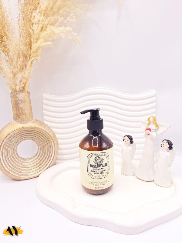 شاور ژل تمیز کننده پوست بدن با عصاره روغن آرگان حجم 350m برند sador کد 9248