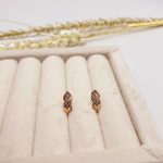 گوشواره طلایی طرح پیچی نگین دار برند ژوپینگ