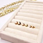 گوشواره میخی طرح ماه طلایی استیل