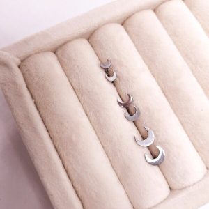 گوشواره میخی طرح ماه نقره ای استیل