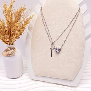 گردنبند پینترستی طرح قلب و شمشیر (رنگ سفید )