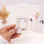 ست گوشواره و گردنبند طرح ضربان قلب طلایی استیل
