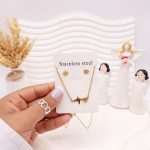 ست گوشواره و گردنبند طرح ضربان قلب طلایی استیل