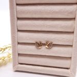 گوشواره میخی نگینی طرح قو برند ژوپینگ