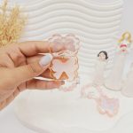 عطر جامد مدل پروانه همراه دستبند مرواریدی کد 100220